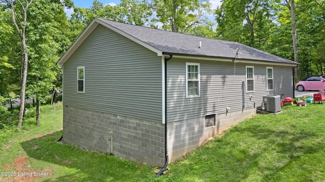 987 Wheelers Mill Rd, Munfordville, KY 42765 - view of property exterior with central AC, a yard, and a shingled roof