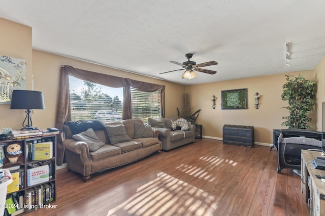 140 Ample Way, Shepherdsville, KY 40229 - living room featuring a ceiling fan, wood-type flooring, and baseboards