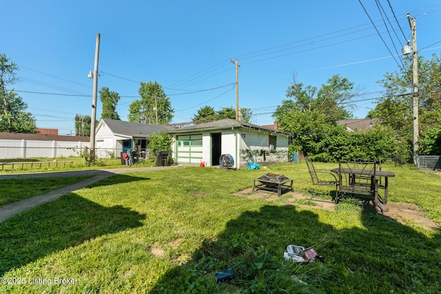 2028 S 16th St, Louisville, KY 40210 - view of yard with a garage