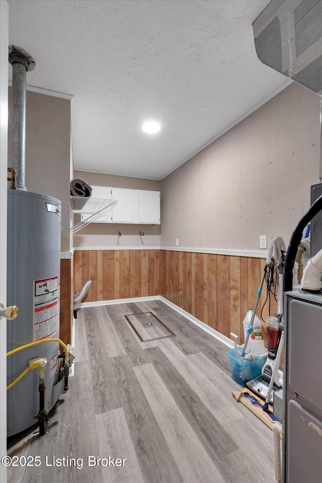 8400 Wisertown Rd, Louisville, KY 40214 - interior space featuring gas water heater