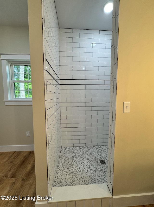 57 Malvern Ct, Brandenburg, KY 40108 - bathroom featuring a tile shower and wood finished floors