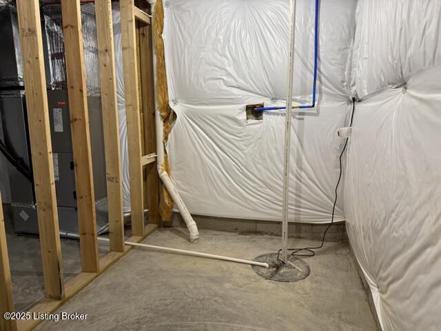 49 Roy Rd, Eastview, KY 42732 - bathroom with concrete flooring