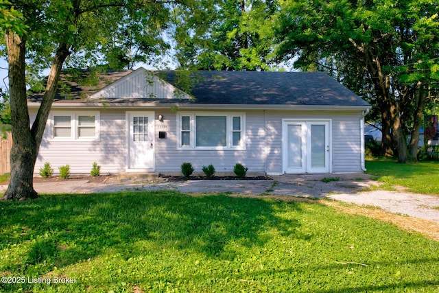 13500 Greystone Ave, Louisville, KY 40272 - view of front of house with a front lawn