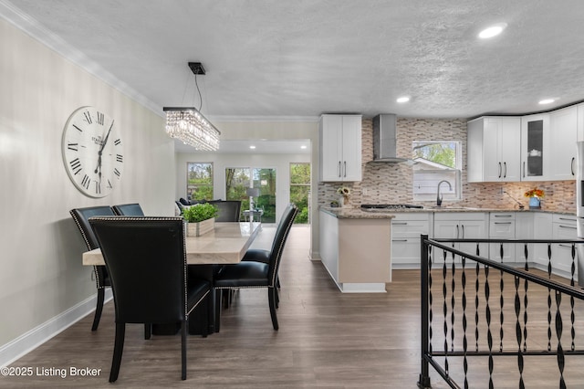 4328 Dohn Ave, Louisville, KY 40216 - dining area featuring dark wood finished floors, baseboards, recessed lighting, ornamental molding, and a textured ceiling