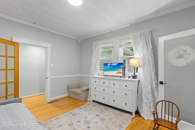 11805 Cedardale Rd, Anchorage, KY 40223 - bedroom featuring light wood-style floors, crown molding, and baseboards