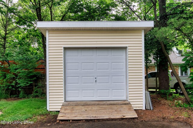 11805 Cedardale Rd, Anchorage, KY 40223 - view of garage