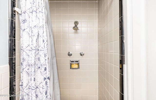 1031 Thruston Ave, Louisville, KY 40217 - full bath featuring a tile shower