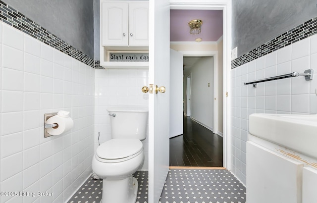 1031 Thruston Ave, Louisville, KY 40217 - bathroom featuring tile walls and toilet