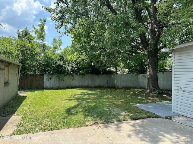 322 Mac Brae Rd, Louisville, KY 40214 - view of yard with a patio