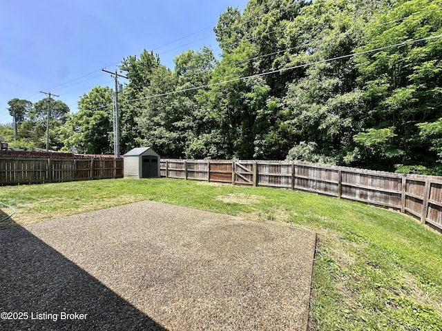 1129 Willow Oak Ln, La Grange, KY 40031 - view of yard with a patio