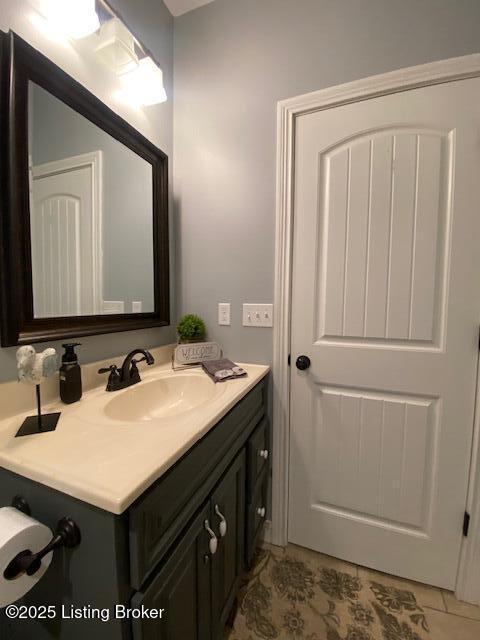 1013 Mallards Cv, Bardstown, KY 40004 - bathroom featuring vanity