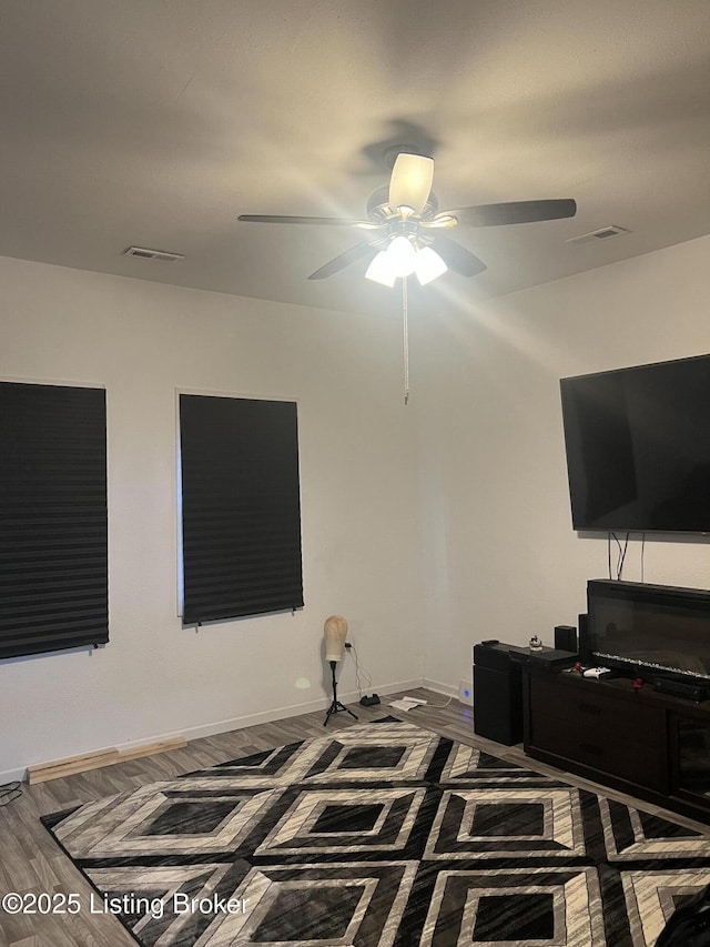 3229 Hale Ave, Louisville, KY 40211 - living area with a ceiling fan and baseboards