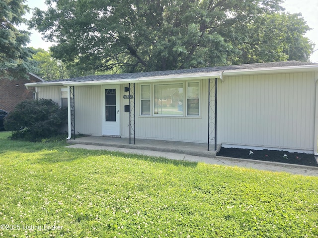 7125 Sky Blue Ave, Louisville, KY 40258 - view of front of home featuring a front lawn and a porch
