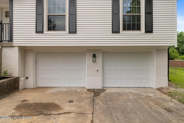 4205 Cottagehill Rd, Louisville, KY 40299 - garage featuring concrete driveway