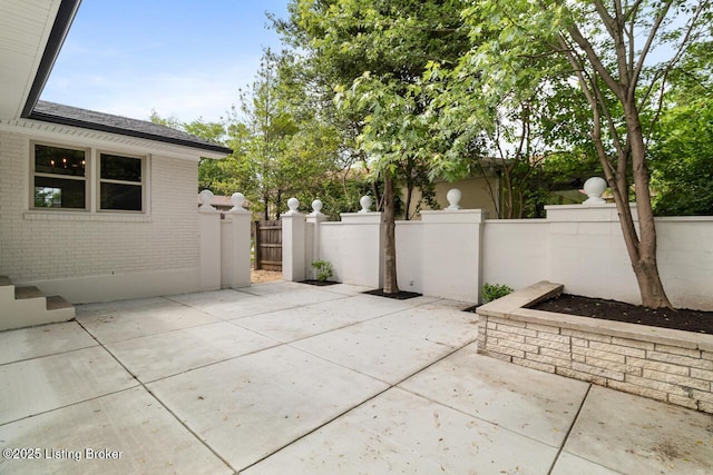 4205 Cottagehill Rd, Louisville, KY 40299 - view of patio / terrace with a gate