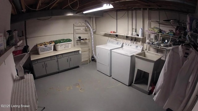 805 Kinross Pl, Douglass Hills, KY 40243 - laundry area with washing machine and clothes dryer