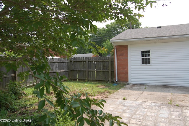9530 Maple Rd, Louisville, KY 40229 - view of yard with a patio