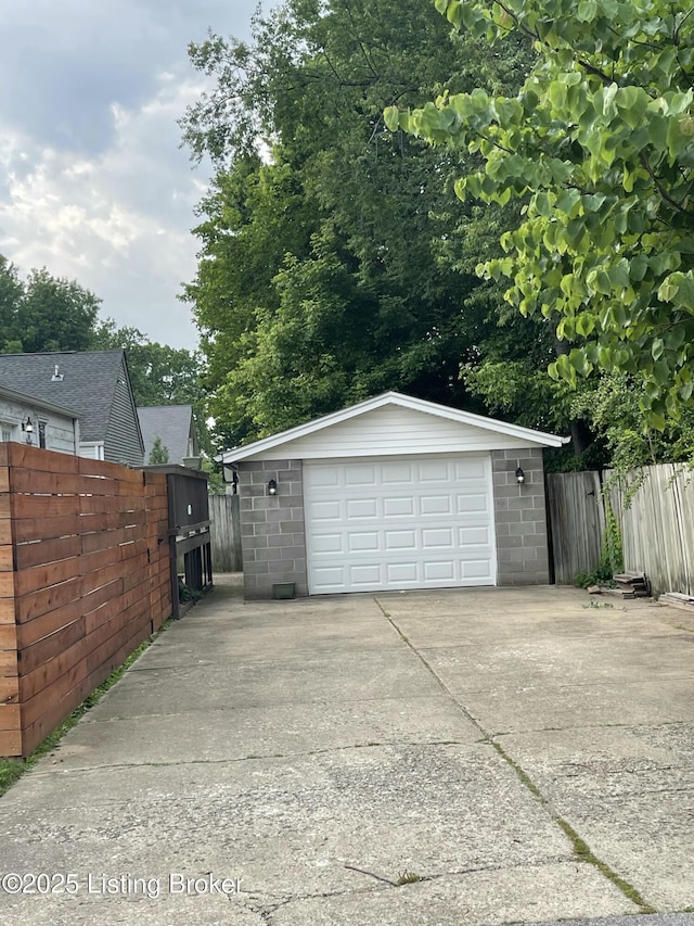 2623 Parklawn Dr, Louisville, KY 40217 - view of detached garage