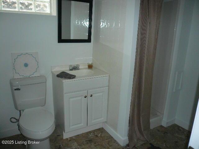 1411 Falcon Dr, Louisville, KY 40213 - bathroom with toilet, vanity, a shower with shower curtain, and baseboards