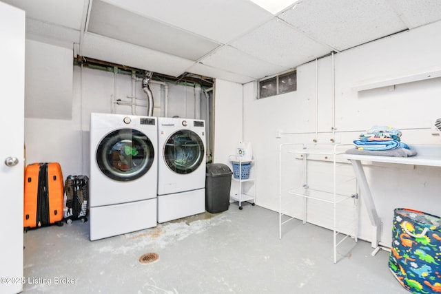 4908 Kay Ave, Louisville, KY 40299 - laundry area with independent washer and dryer