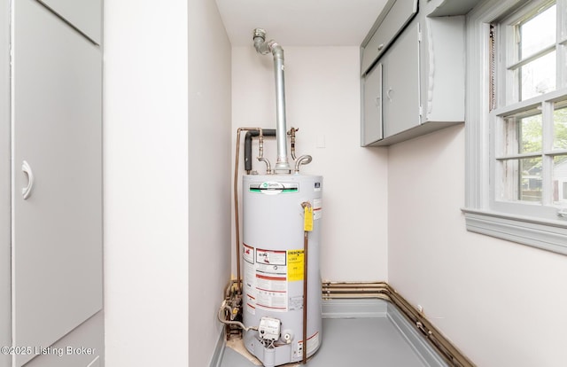 1108 Dresden Ave, Louisville, KY 40215 - utility room with water heater