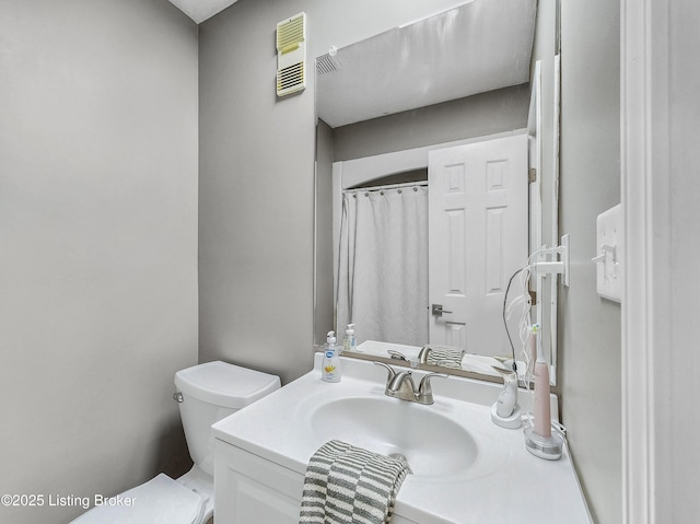5531 Forest Lake Dr, Prospect, KY 40059 - full bathroom featuring toilet and vanity