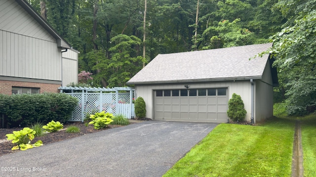 5531 Forest Lake Dr, Prospect, KY 40059 - detached garage featuring a wooded view