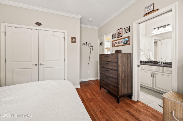 15323 Royal Troon Ave, Louisville, KY 40245 - bedroom featuring crown molding, a closet, dark wood-style floors, baseboards, and ensuite bath