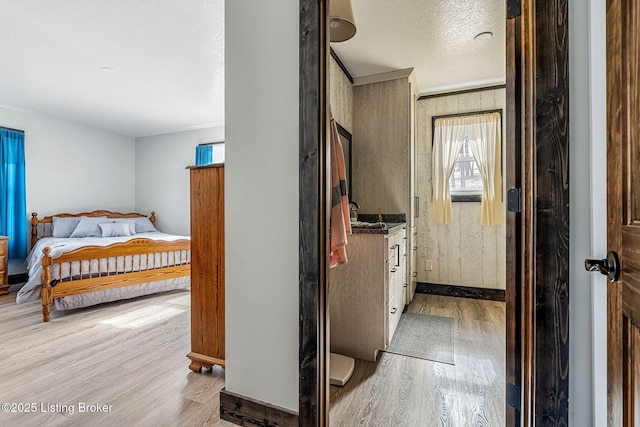 3412 Boyds Knob Rd, Munfordville, KY 42765 - bedroom featuring light wood-style floors, a textured ceiling, baseboards, and ornamental molding