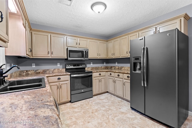 103 Maggie Ln, Bardstown, KY 40004 - kitchen with appliances with stainless steel finishes, a sink, cream cabinetry, and a textured ceiling