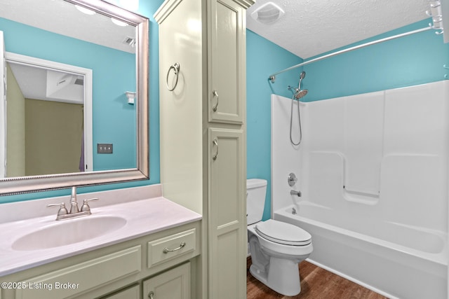 103 Maggie Ln, Bardstown, KY 40004 - full bath featuring toilet, vanity, wood finished floors, shower / washtub combination, and a textured ceiling