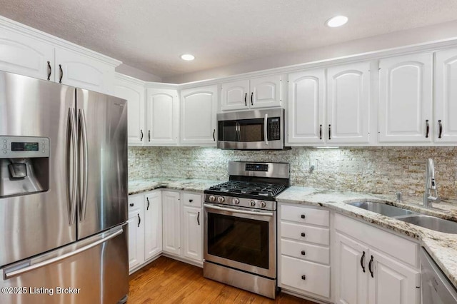 103 Deer Grove Ct, Elizabethtown, KY 42701 - kitchen with stainless steel appliances, a sink, light wood-style flooring, white cabinetry, and recessed lighting
