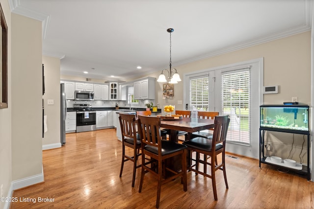 6209 Interlaken Way, Prospect, KY 40059 - dining area with crown molding, light wood finished floors, baseboards, a chandelier, and recessed lighting