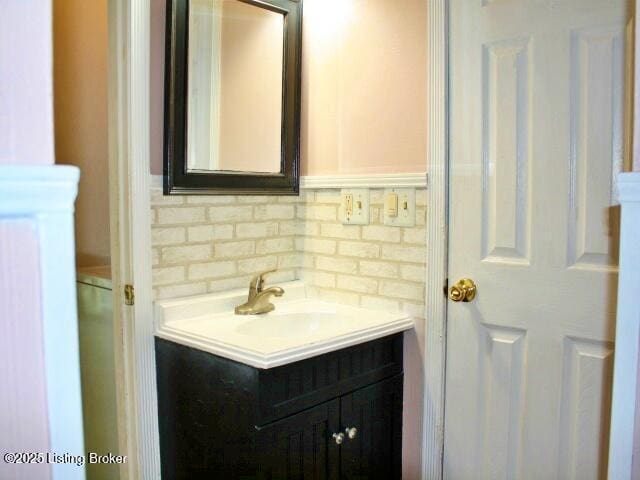 1071 Greenway Dr, Elizabethtown, KY 42701 - bathroom featuring vanity and tasteful backsplash