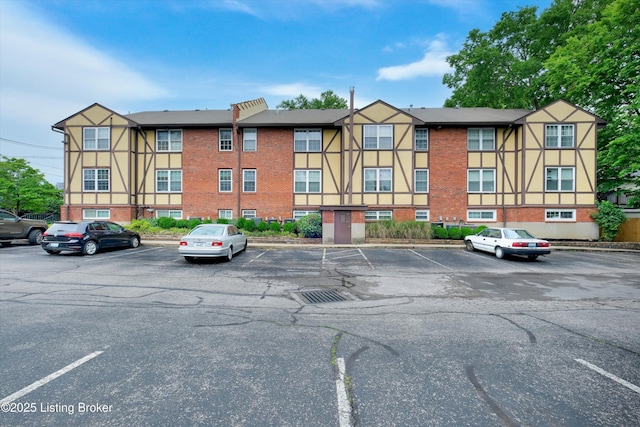 2300 Dundee Rd Unit 2, Louisville, KY 40205 - view of building exterior with uncovered parking