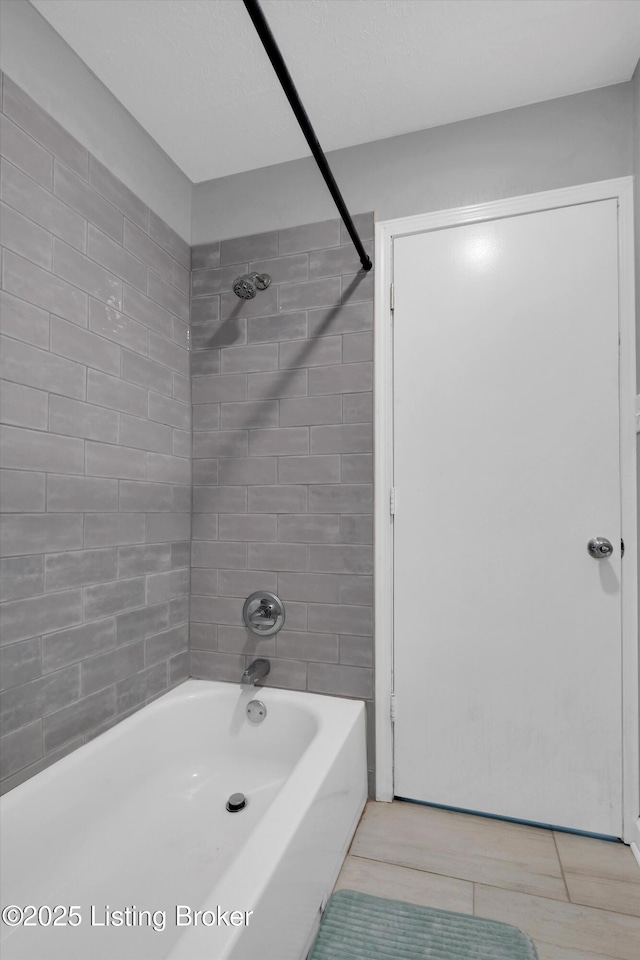 2300 Dundee Rd Unit 2, Louisville, KY 40205 - bathroom with bathtub / shower combination