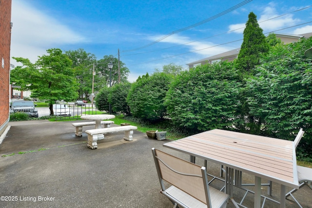 2300 Dundee Rd Unit 2, Louisville, KY 40205 - view of patio