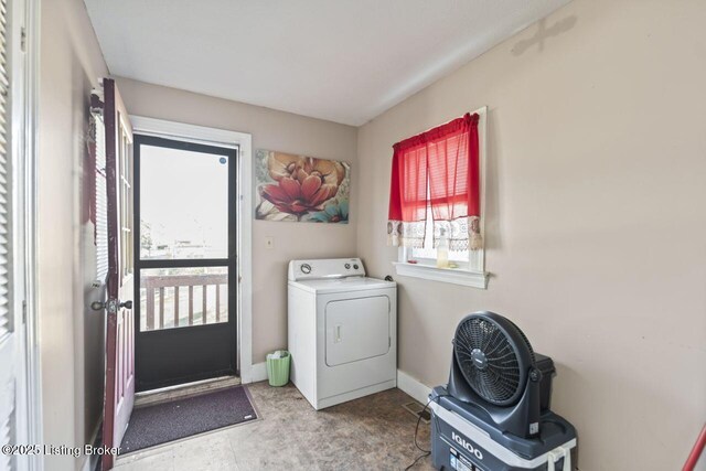2733 Dumesnil St, Louisville, KY 40211 - laundry area with washer / dryer and baseboards