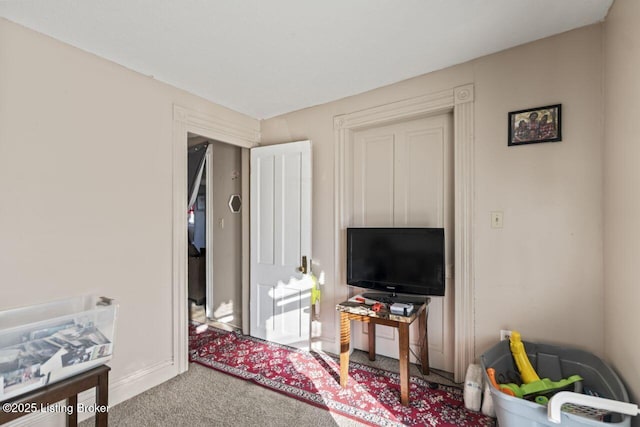 2733 Dumesnil St, Louisville, KY 40211 - living area featuring carpet floors and baseboards