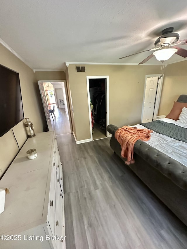 3907 Vantage Pl, Jeffersontown, KY 40299 - bedroom with ornamental molding, wood finished floors, ceiling fan, a closet, and baseboards