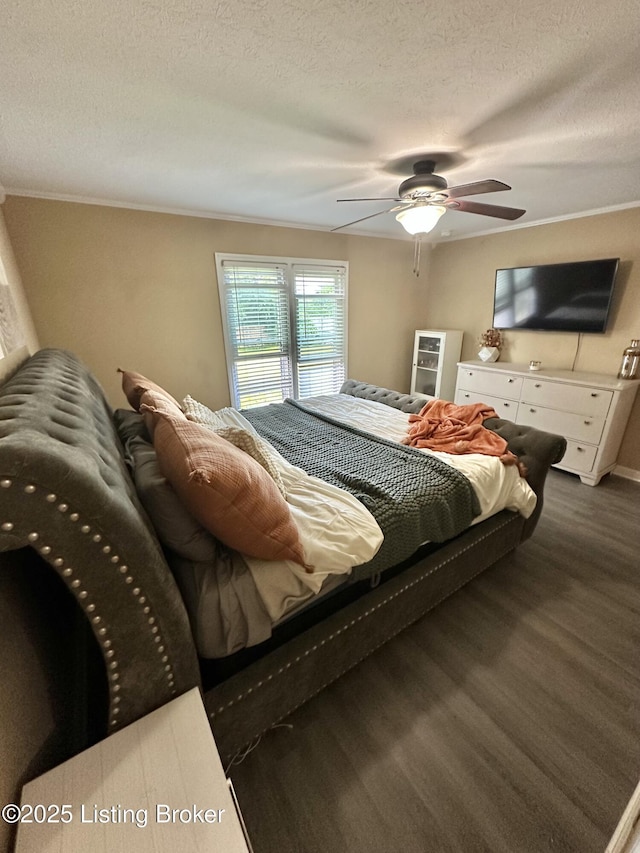 3907 Vantage Pl, Jeffersontown, KY 40299 - bedroom with dark wood-style floors, ornamental molding, a textured ceiling, ceiling fan, and baseboards