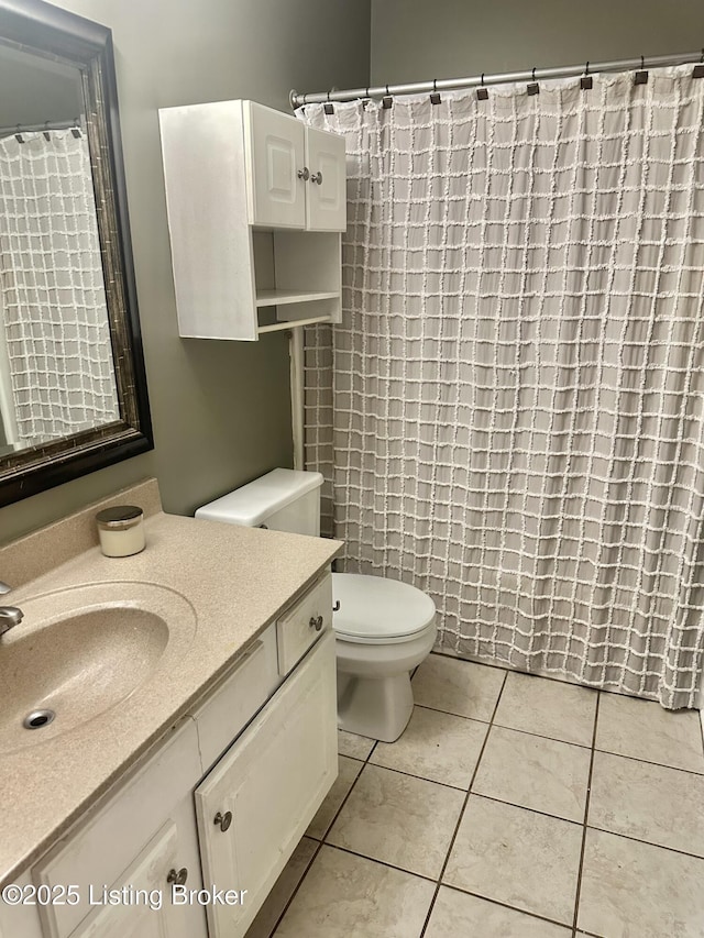 3907 Vantage Pl, Jeffersontown, KY 40299 - full bath featuring vanity, toilet, and tile patterned flooring