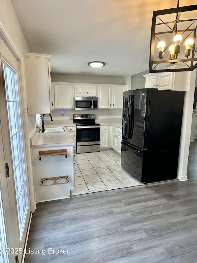 3907 Vantage Pl, Jeffersontown, KY 40299 - kitchen with stainless steel appliances, a sink, light countertops, and healthy amount of natural light
