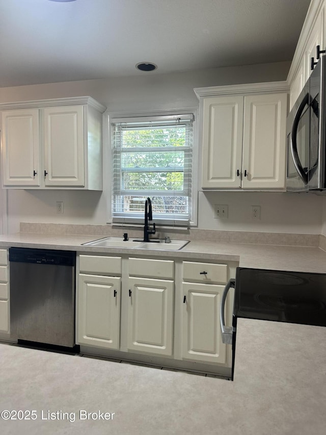 3907 Vantage Pl, Jeffersontown, KY 40299 - kitchen featuring appliances with stainless steel finishes, a sink, white cabinetry, and light countertops