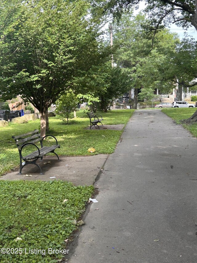 513 Camp St, Louisville, KY 40203 - view of community with a lawn