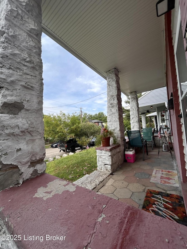 513 Camp St, Louisville, KY 40203 - view of porch
