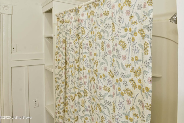 513 Camp St, Louisville, KY 40203 - full bath with a shower with shower curtain