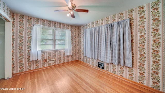 316 Short Rd, Louisville, KY 40207 - unfurnished room with wood finished floors, wallpapered walls, baseboards, and ceiling fan