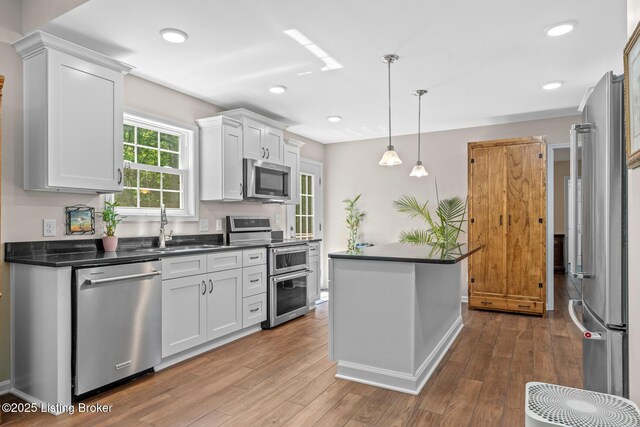 162 Penny Royal Ln, Brandenburg, KY 40108 - kitchen with appliances with stainless steel finishes, a sink, dark countertops, wood finished floors, and recessed lighting