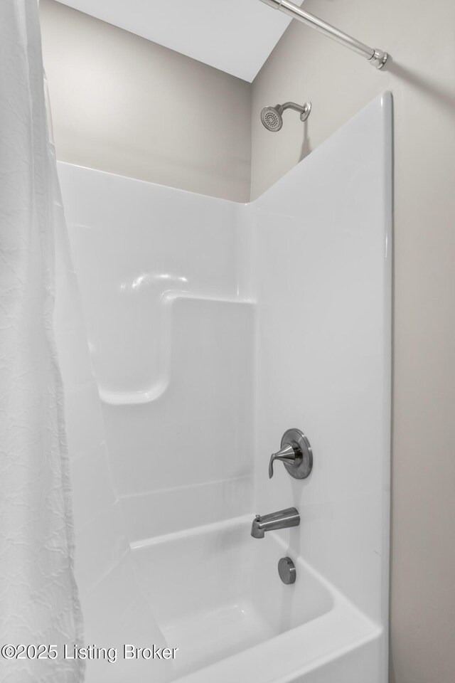 162 Penny Royal Ln, Brandenburg, KY 40108 - bathroom with shower / bathtub combination with curtain
